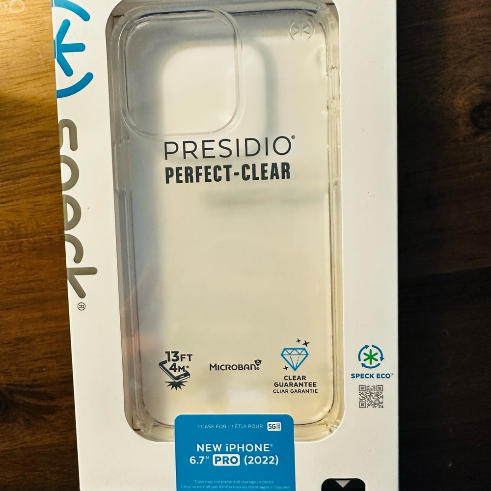 Speck Presidio Perfect Clear iiPhone Case 6.7” Pro 2022